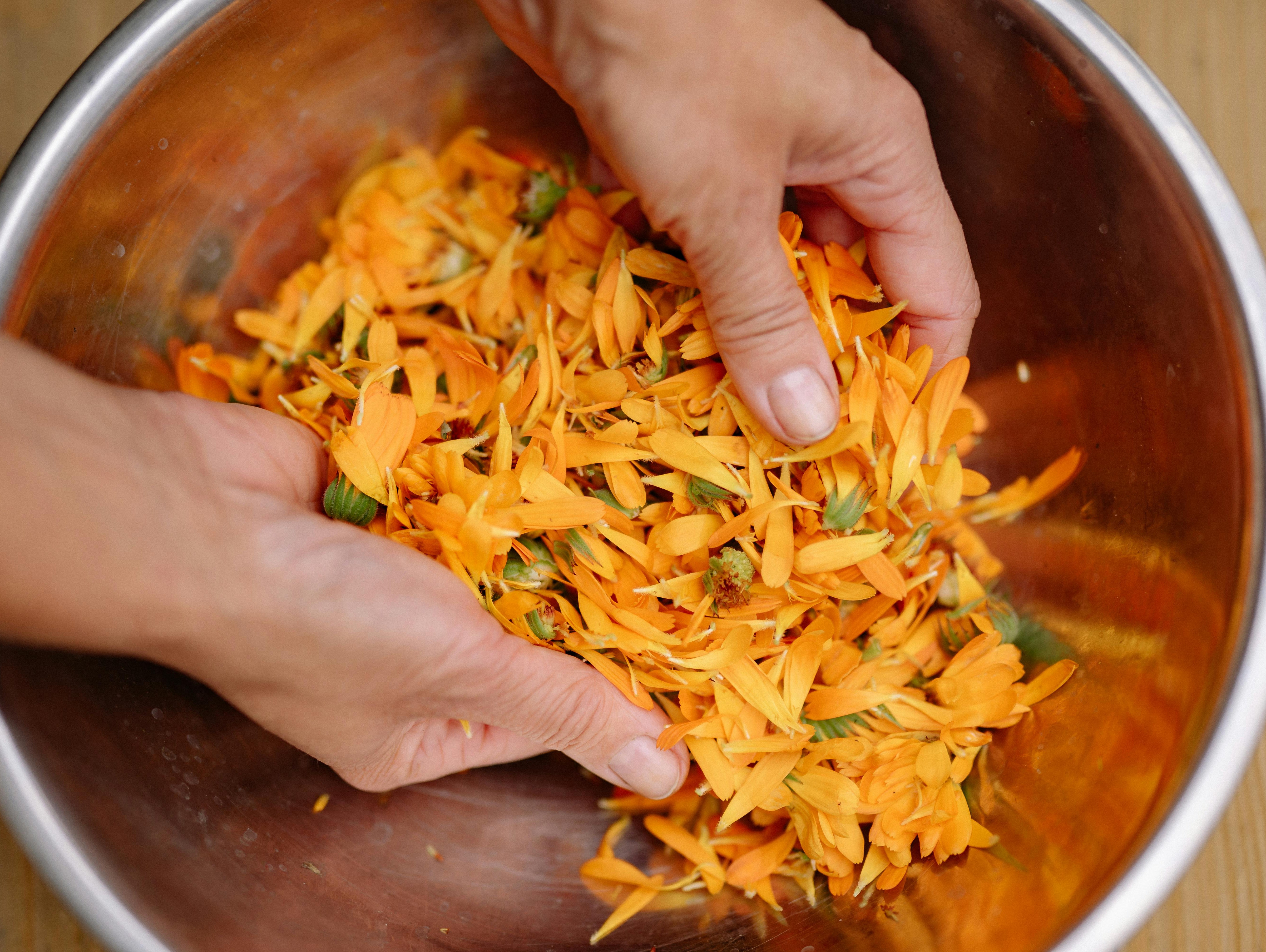 Artesanos con caléndula